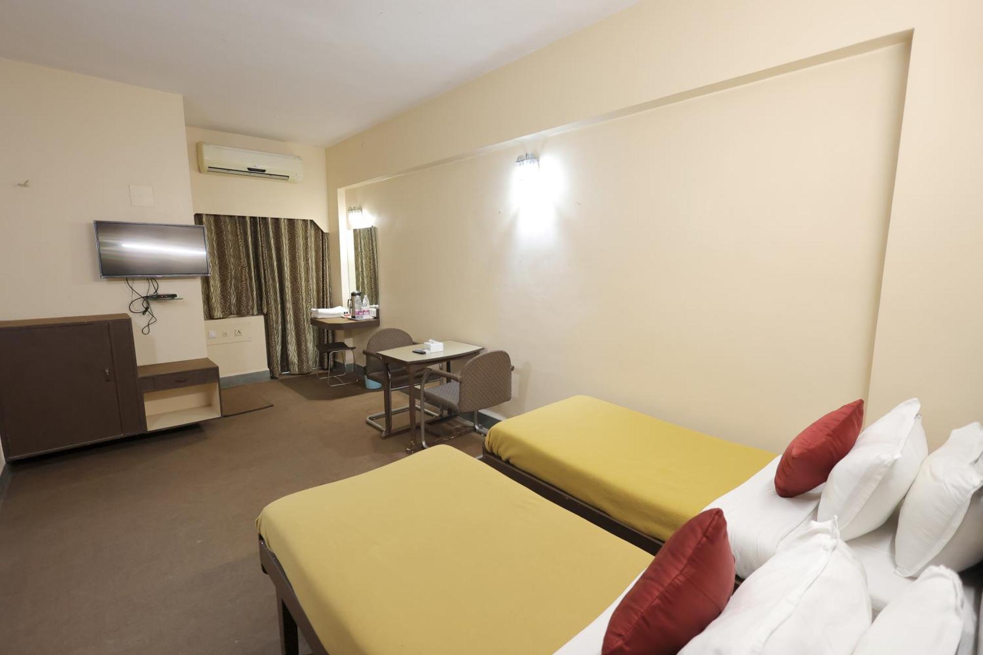 Hotel Hospice スーラト エクステリア 写真